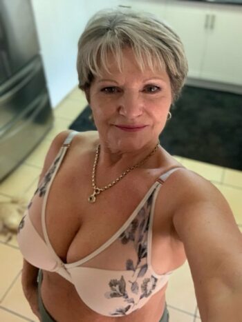 Rencontre sensuelle et déchaînée à Clermont-Ferrand, téléphone-moi ! rencontre-Cougar-Clermont-Ferrand