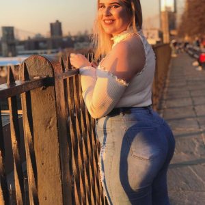 Yveline, 35 ans, nudiste assumée Yveline - rencontre-Naturiste-Lille