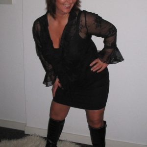 Plan concret avec une femme mûre Rosalina - rencontre-Cougar-Montpellier